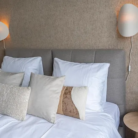 Student-friendly Close To