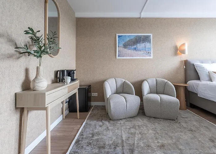 Student-friendly Close To